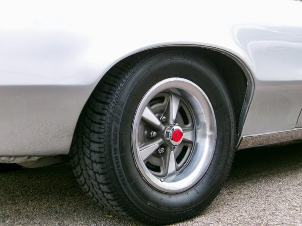 Comment l'intelligence artificielle est-elle intégrée dans les systèmes de conduite modernes ?